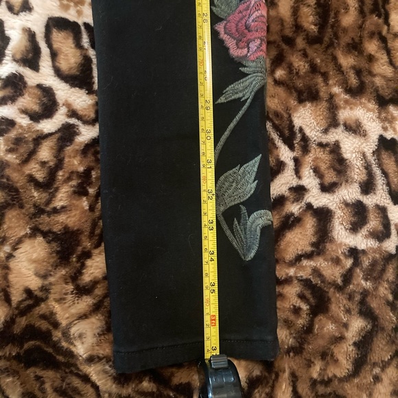 Black rose embroidered jeans - Picture 5 of 7